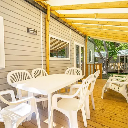 Camping Marina Paradise كوغولين